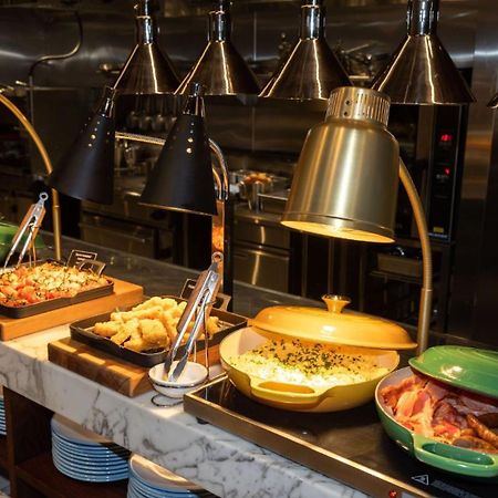 Horizon By Skycity Оукланд Екстериор снимка A chafing dish buffet