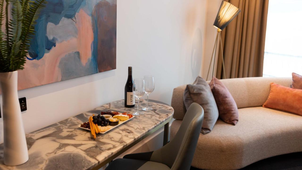 Horizon By Skycity Оукланд Екстериор снимка A wine tasting at the hotel
