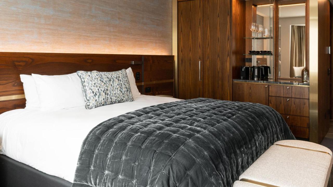 Horizon By Skycity Оукланд Екстериор снимка A bed with a throw