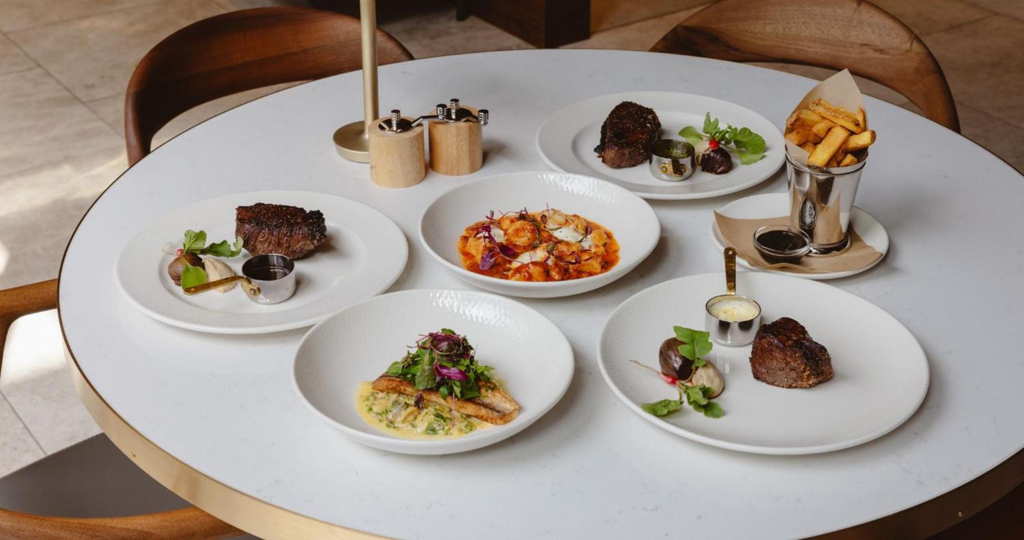 Horizon By Skycity Оукланд Екстериор снимка Dishes at the restaurant