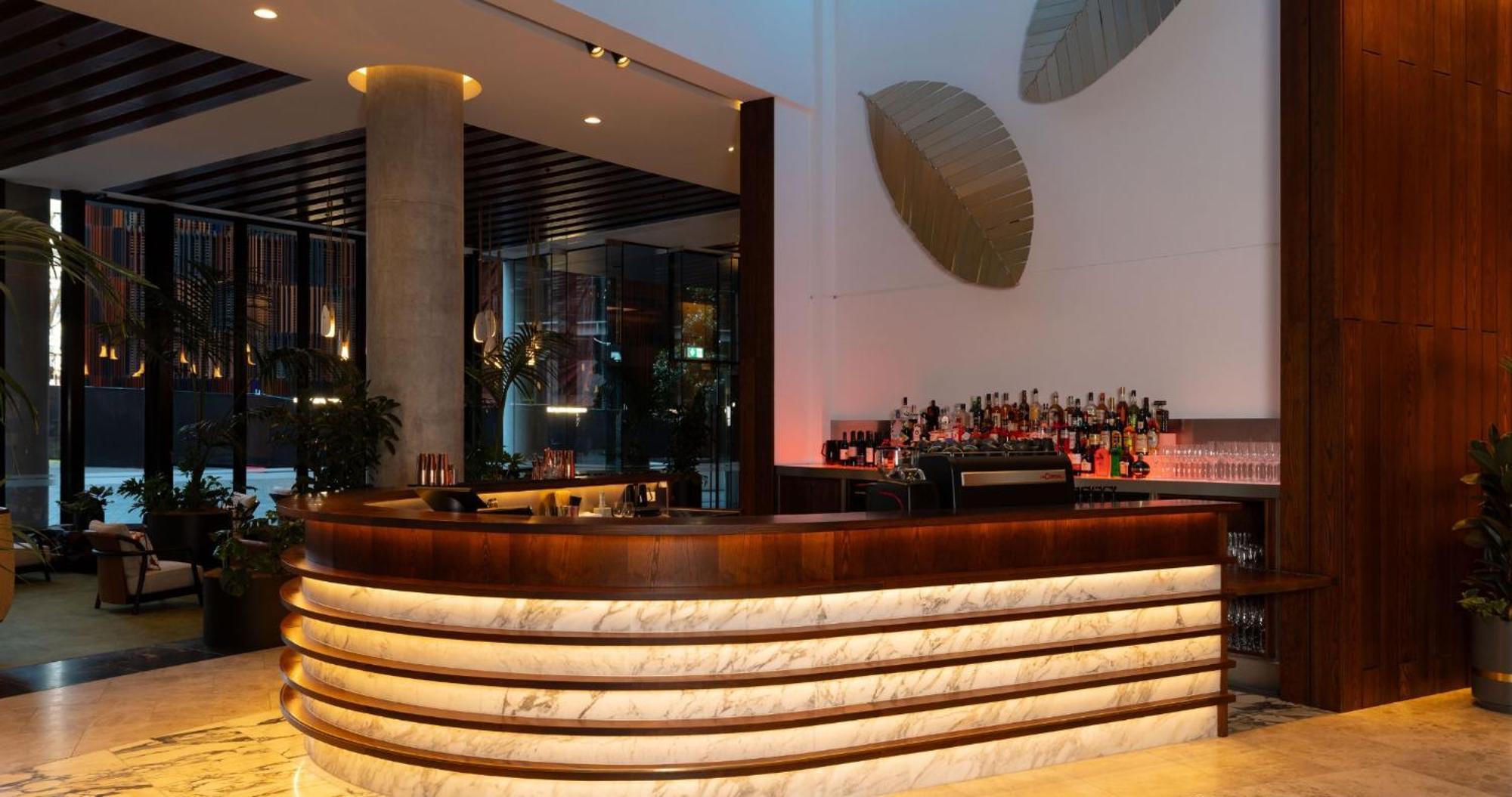 Horizon By Skycity Оукланд Екстериор снимка The bar at the Mandarin Oriental, Munich