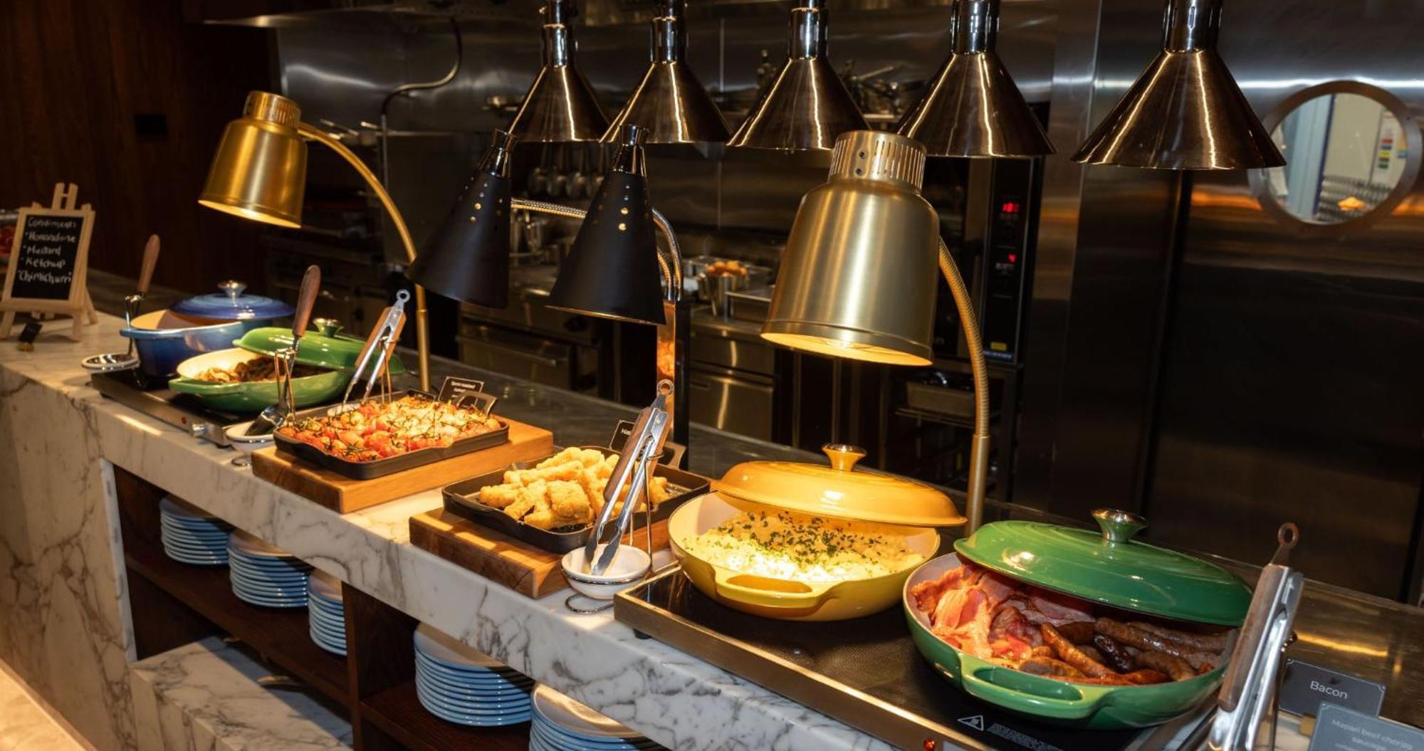 Horizon By Skycity Оукланд Екстериор снимка A chafing dish buffet